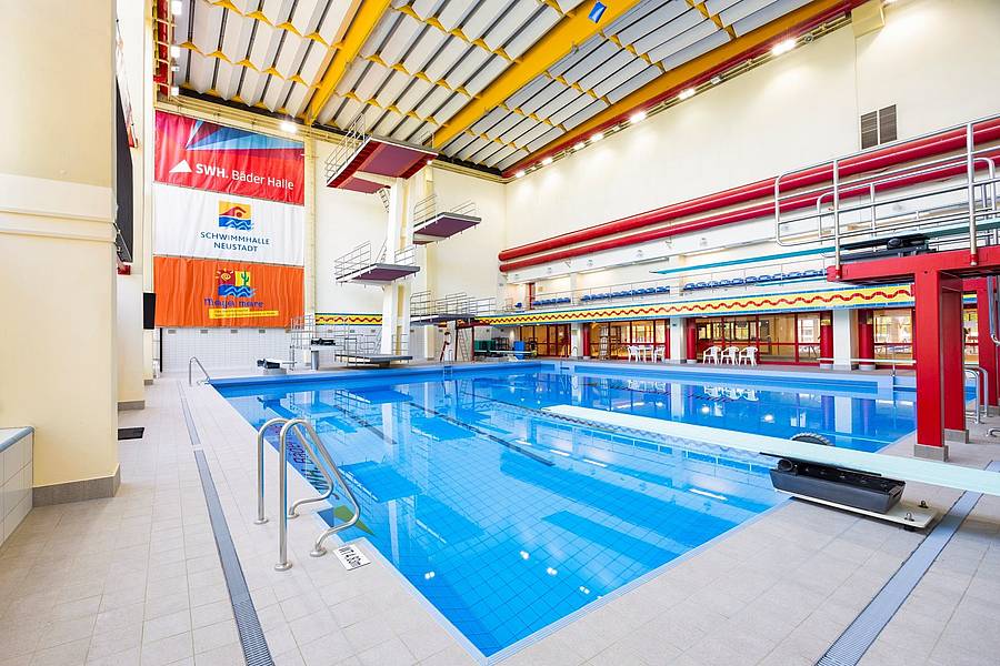 Halle/Saale Schwimmhalle Neustadt - Steuler Pool Linings