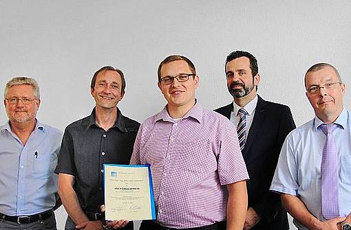 Graduate Viktor Schönhof receives the VDI award for his diploma thesis on refractory materials at Steuler