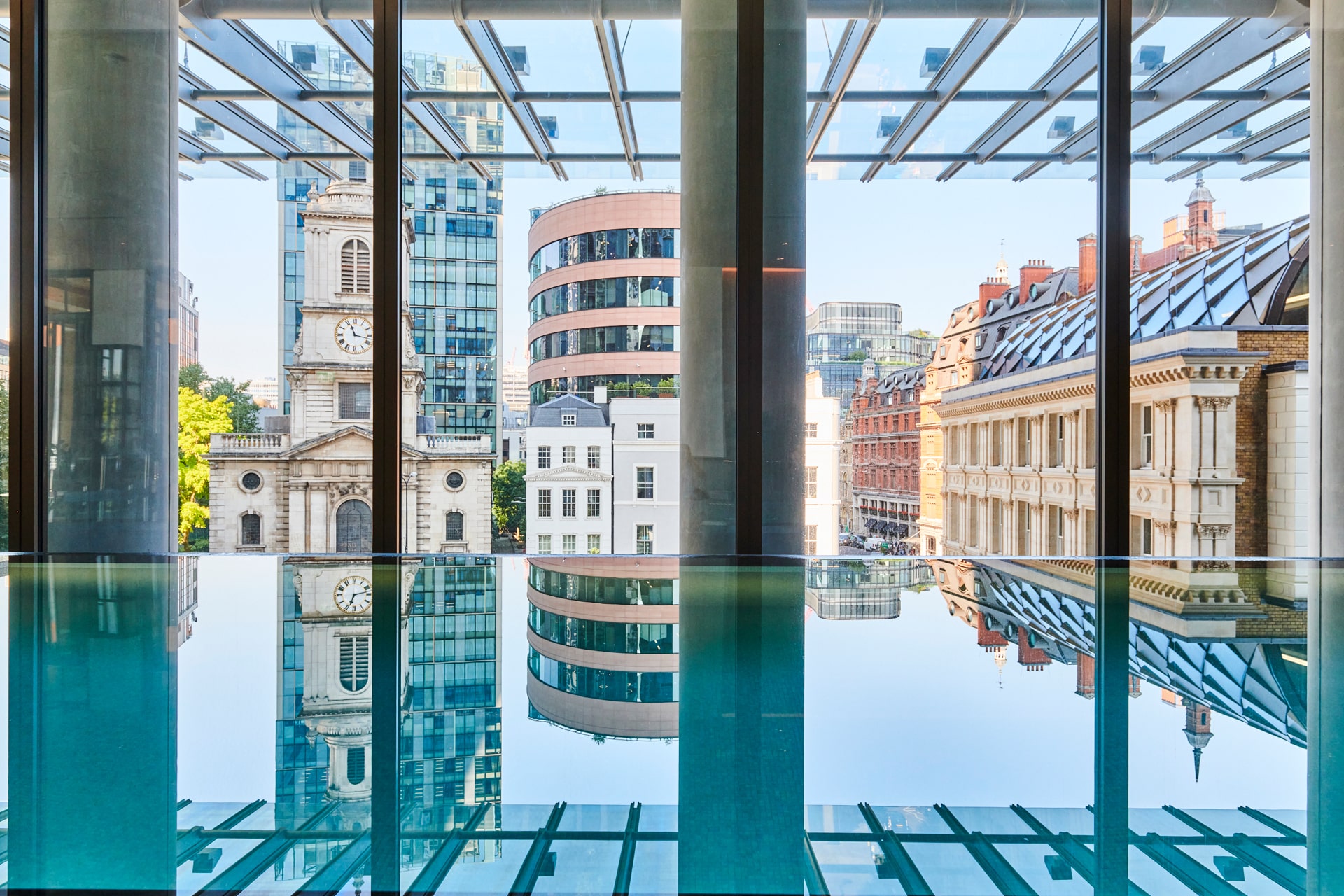 London Pan Pacific Hotel - Steuler Pool Linings