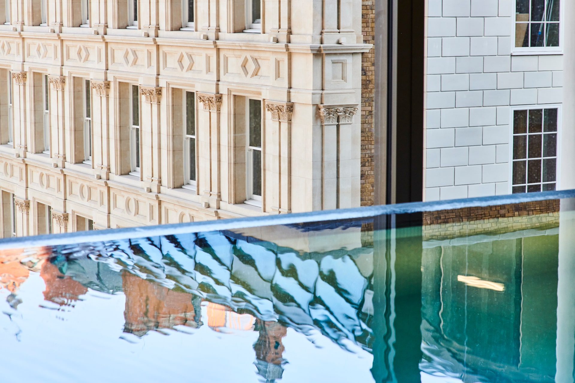 London Pan Pacific Hotel - Steuler Pool Linings