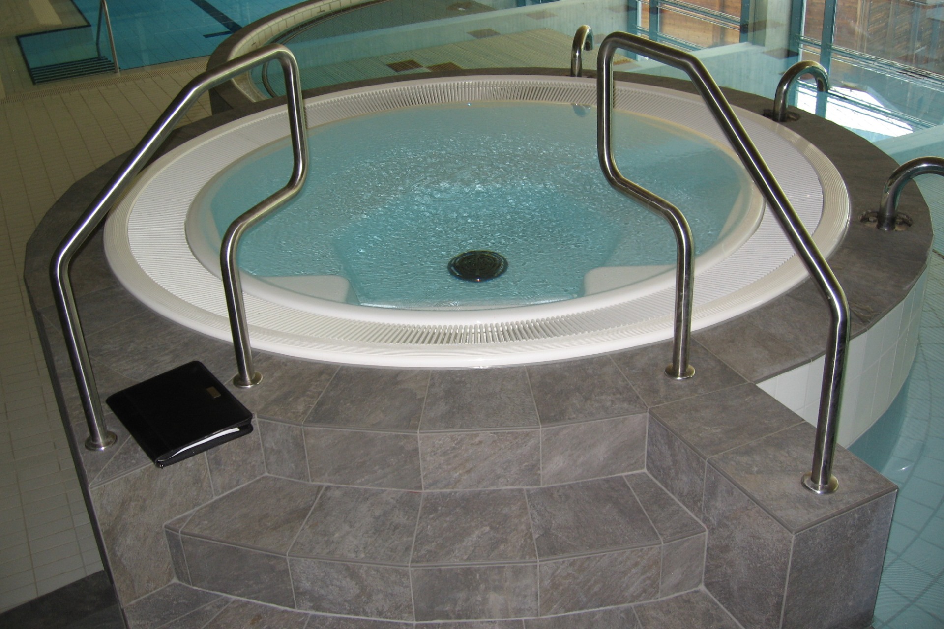 Samnaun Alpenquell Erlebnisbad - Steuler Pool Linings