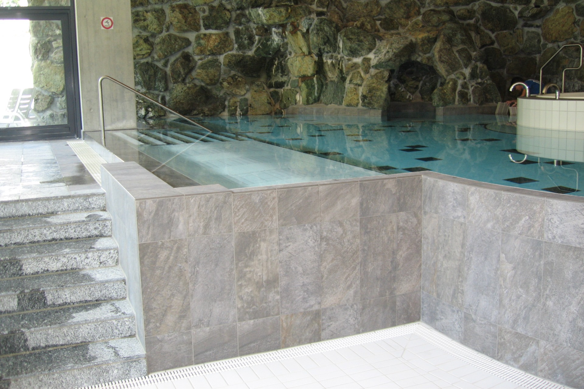 Samnaun Alpenquell Erlebnisbad - Steuler Pool Linings